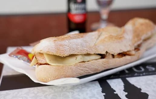 Bocata peituda completo