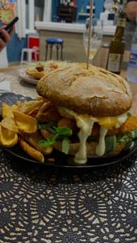 Burger Gurea XL Pan Artesano con patatas fritas