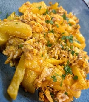 Huevos rotos con chorizo de Teror