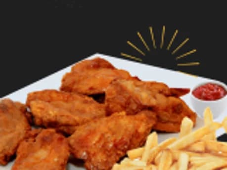 12. Plato de alitas de pollo y patatas