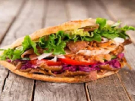 23. Kebab normal de ternera, pollo o mixto