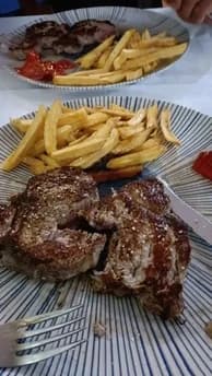 Chuleta de ternera a la plancha con patatas fritas