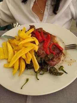 Entrecot de ternera a la plancha con patatas fritas