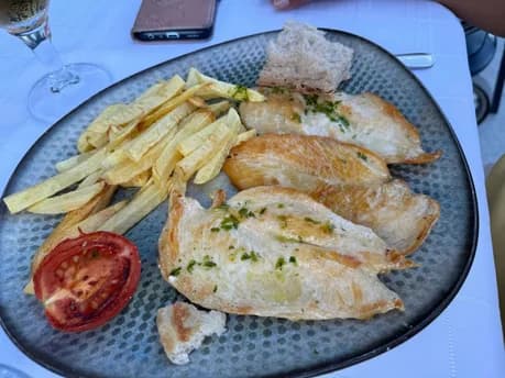 Filete de pollo a la plancha con patatas fritas