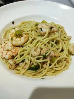Espaguetti al ajillo con gambas