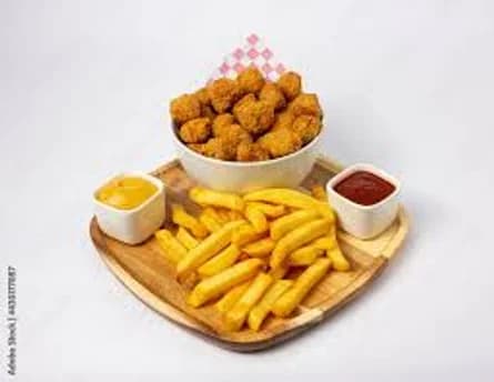 Popcorn de pollo con patatas fritas