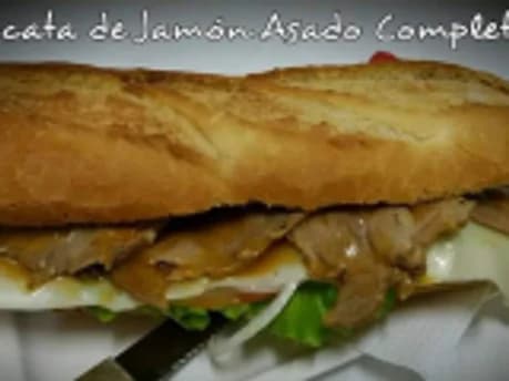Bocadillo jamón asado completo