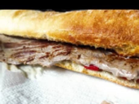 Bocadillo pepito de ternera con pimientos