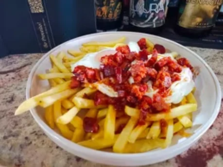Ovos con patacas e chourizo