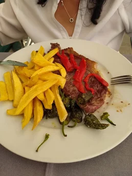 Entrecot de ternera a la plancha con patatas fritas