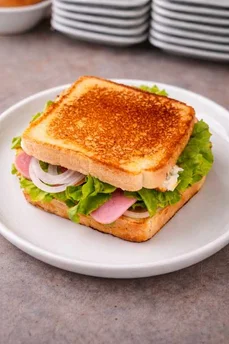 Sandwich vegetal con huevo