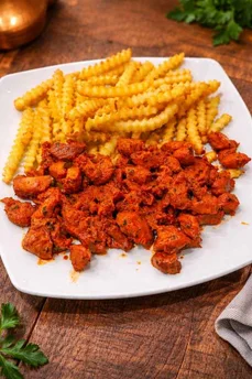 Pinchos con patatas fritas