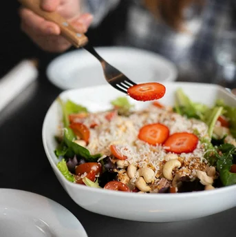 Ensalada de fresa y piña