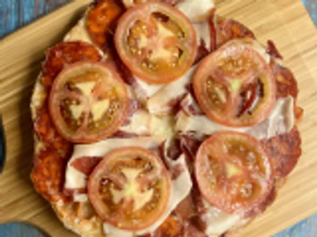 Pizza de Ibéricos con Tomate de la Huerta
